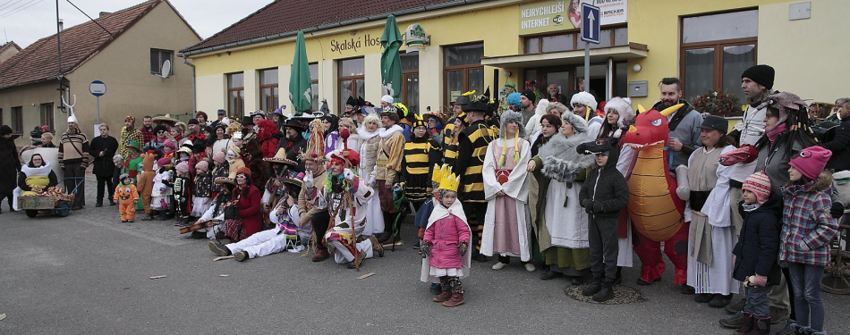 Foto Milevské maškary Milevské maškary navšítivily Skály