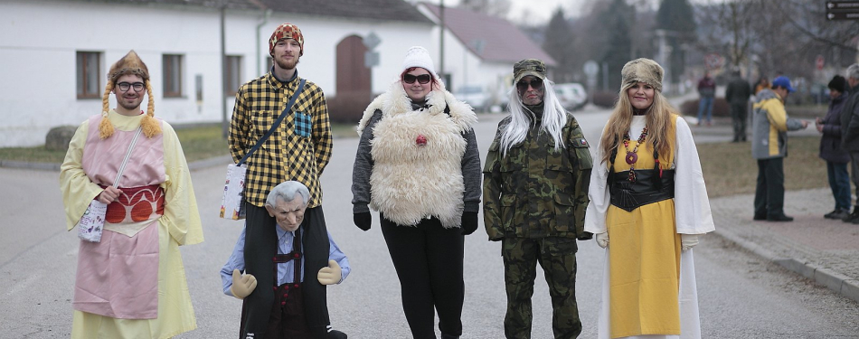 Foto Milevské maškary Milevské maškary navšítivily Skály