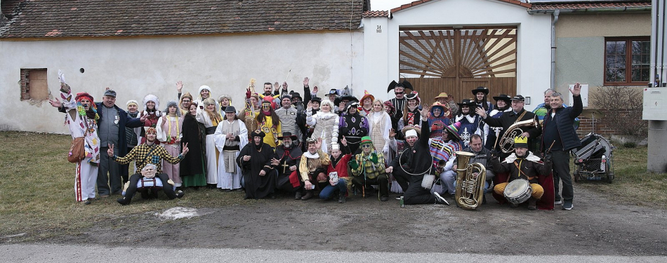 Foto Milevské maškary Milevské maškary navšítivily Skály