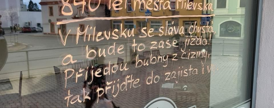 Foto Milevské maškary Psaní na výlohy a maškarní výzdoba 