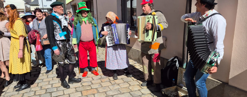 Foto Milevské maškary  Milevské maškary roztančily Litomyšl!