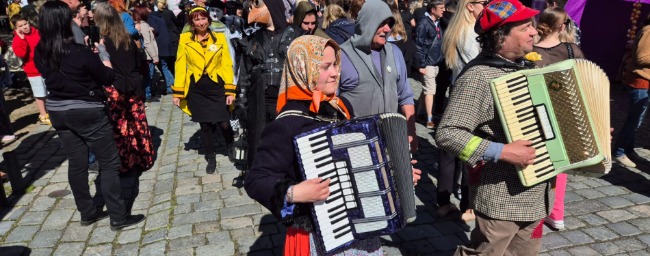 Foto Milevské maškary  Milevské maškary roztančily Litomyšl!
