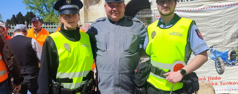 Foto Milevské maškary  Milevské maškary roztančily Litomyšl!