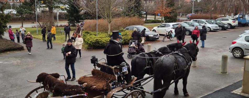 Foto Milevské maškary Mikulášská jízda s nadílkou v milevském klášteře