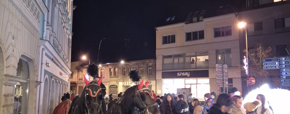 Foto Milevské maškary Mikulášská jízda s nadílkou v milevském klášteře