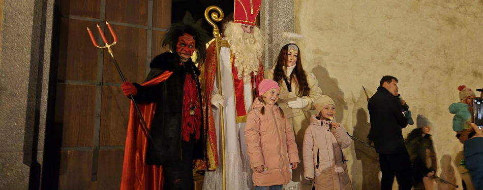 Foto Milevské maškary Mikulášská jízda s nadílkou v milevském klášteře