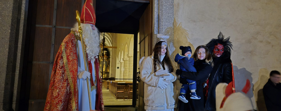 Foto Milevské maškary Mikulášská jízda s nadílkou v milevském klášteře